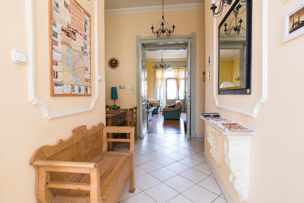 Hostel Downtown Oasis Budapest Exterior foto